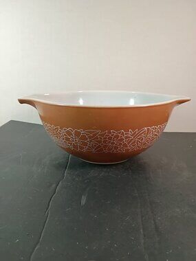 Vintage PYREX by Corning Woodland Cinderella bowl #442 brown and white 1978-1983